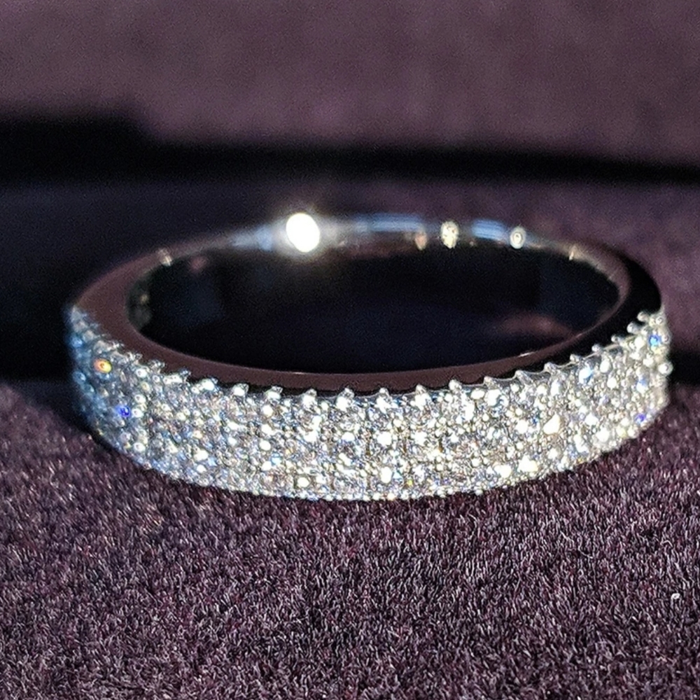 Single sparkling wedding ring